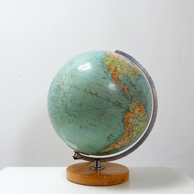 Vintage Illuminated Glass Globe, 1960s For Sale - Image 4 of 12