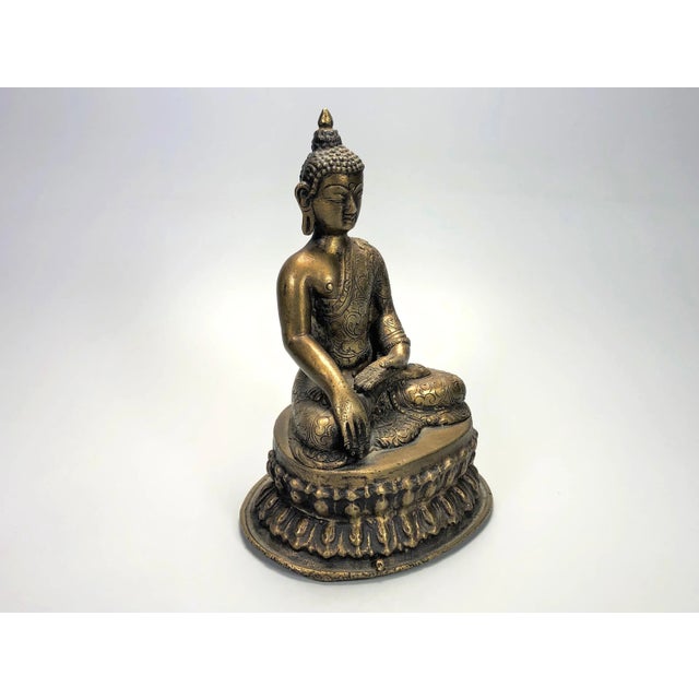 Figurative 1950s Mid-Century Nepalese Bronze Figure of Seat Buddha For Sale - Image 3 of 13