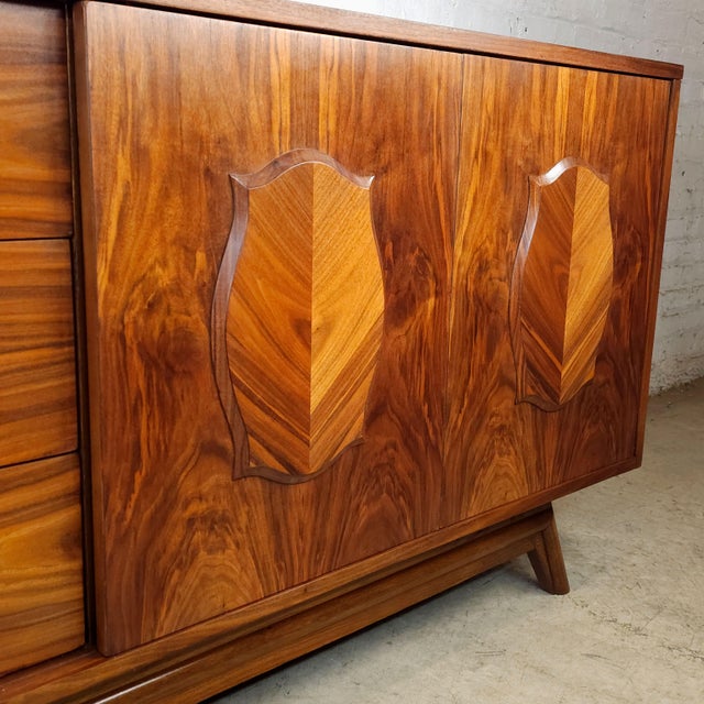 Wood 1960s Stately Restored Mid Century Modern Long Dresser Credenza Walnut Young, Attributed For Sale - Image 7 of 18