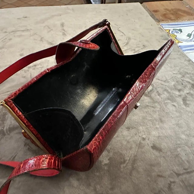 A 1970s Textured Red Leather and Brass Italian Shoulder Bag For Sale - Image 6 of 12