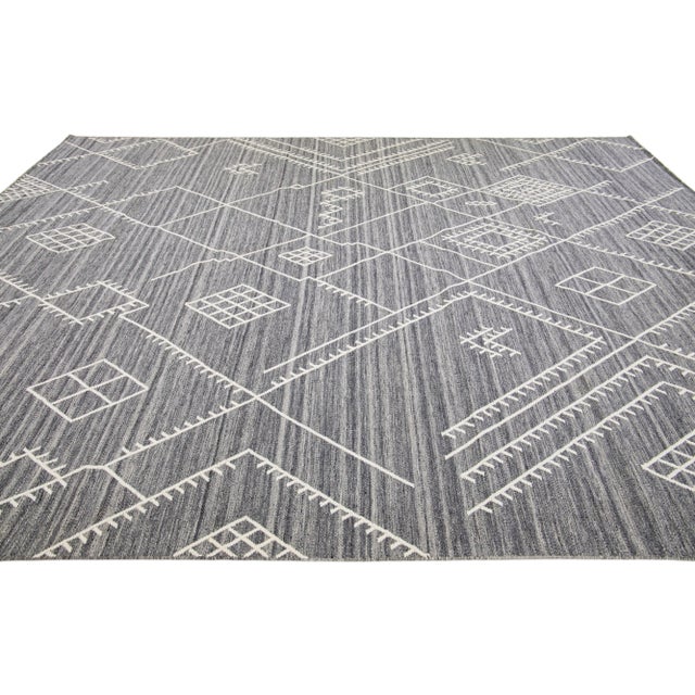 Early 21st Century Early 21st Century Apadana's Nantucket Collection Flatweave Kilim Coastal Designed Wool Rug in Gray For Sale - Image 5 of 7