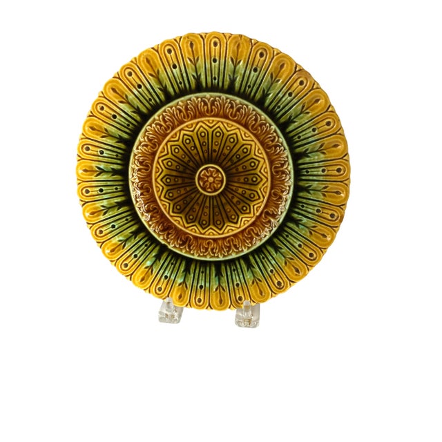 1900 - 1909 French Majolica Flower Plate For Sale - Image 5 of 5