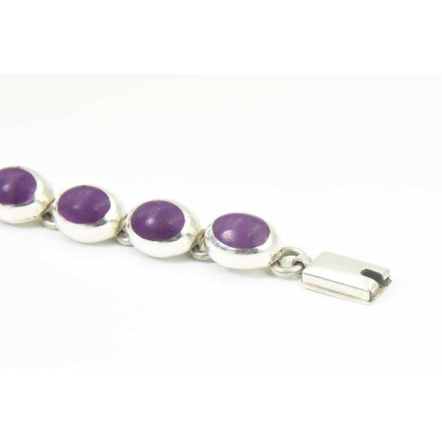 Late 20th Century Mexican Sugilite Oval Link Sterling Silver Bracelet For Sale In Miami - Image 6 of 10