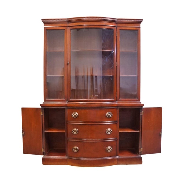 Drexel Furniture New Travis Court Collection Solid Mahogany Traditional Duncan Phyfe Style 49" Bow Front China Cabinet 317-3 For Sale In Kansas City - Image 6 of 13