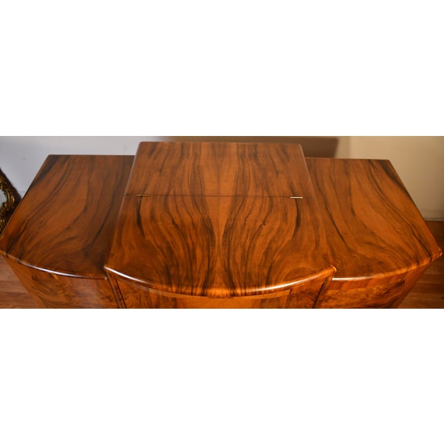 We are pleased to offer this beautiful Art Deco Cocktail Cabinet / Bar, from the 1930s. This cabinet is made of Walnut...