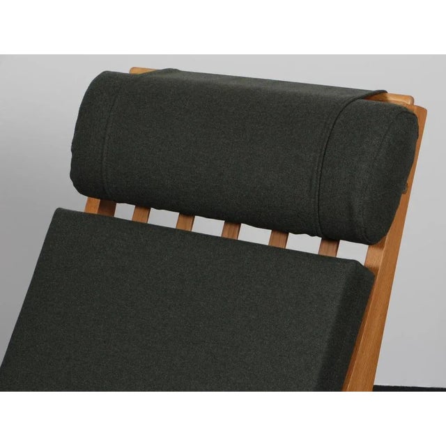 GE-375 Lounge Chairs by Hans J. Wegner for Getama, 1960s, Set of 2 For Sale - Image 4 of 8