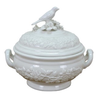 Mid 20th Century Italian Mottahedeh Musee De Arts Decoratifs Paris Blanc De Chine Bird Turreen For Sale