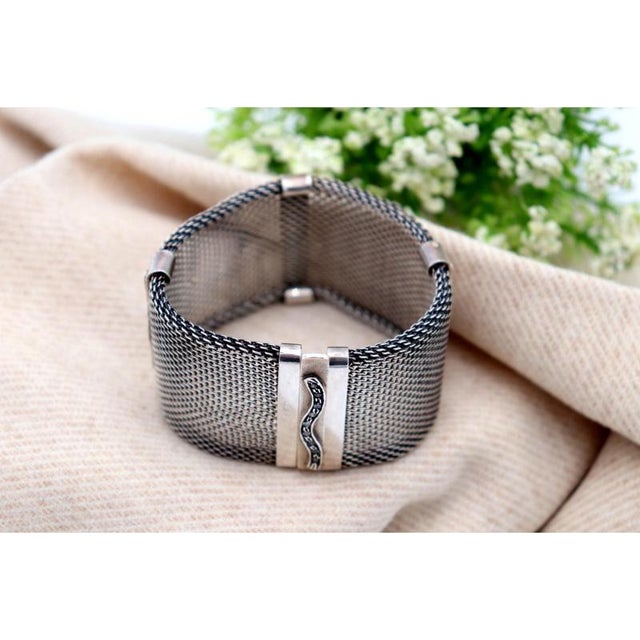 Vintage Silver Bracelet with Mesh Design For Sale - Image 3 of 7