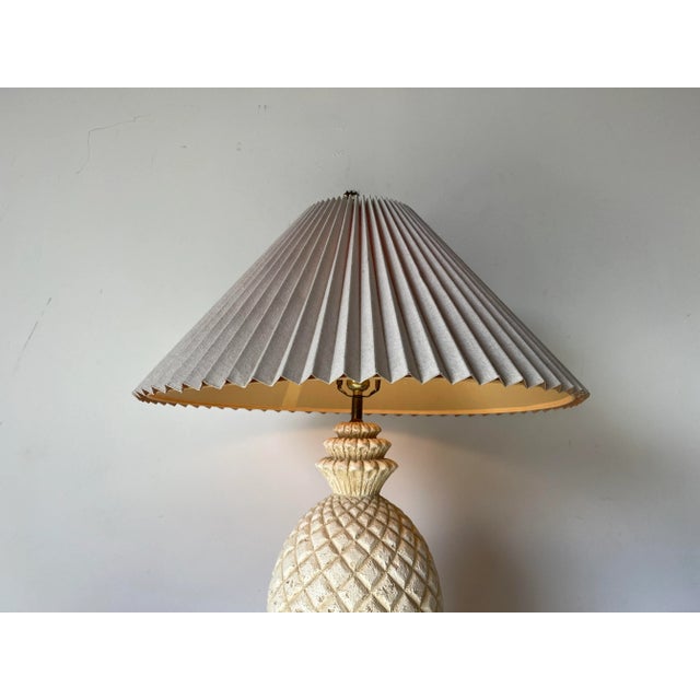 Lovely vintage tropical Palm Beach / Hollywood Regency - style sculptural white plaster pineapple table lamp By Bon Art....