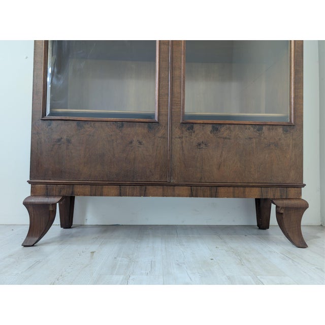Art Deco Display Cabinet in Walnut For Sale - Image 4 of 18
