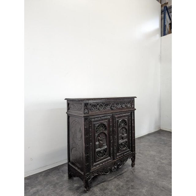 Breton Sideboard in Chestnut, in Very Good conditions.