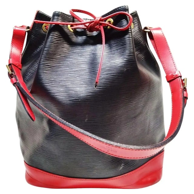 Red 1994 Louis Vuitton Black and Red Epi Leather Shoulder Bag For Sale - Image 8 of 10