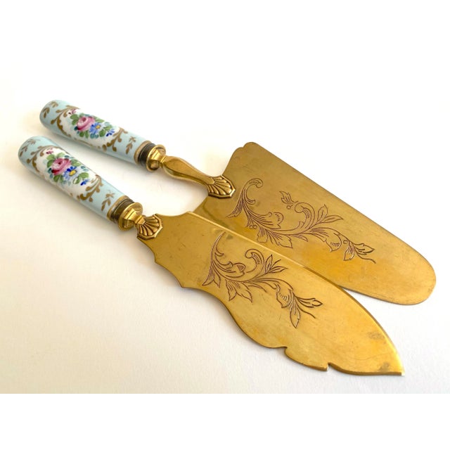 Antique Early 1900's Neoclassical Hand Painted Floral Gilded Porcelain Brass Fish Serving Utensils - Set of 2 For Sale - Image 12 of 13