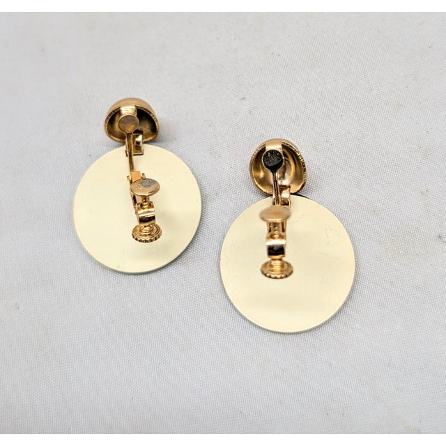 Vintage 1970s Signed Napier Off White, Black & Goldtone Disc Pendant Clip Earrings-2 Pieces For Sale In Philadelphia - Image 6 of 7