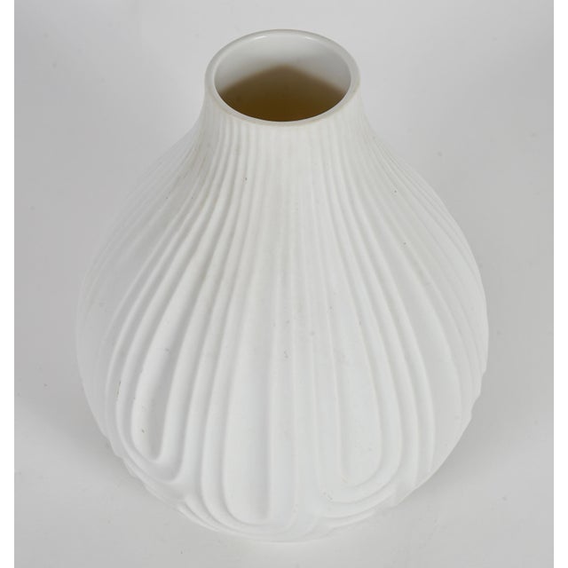 Mid-Century Modern Vintage Heinrich White Ceramic Vase For Sale - Image 3 of 5