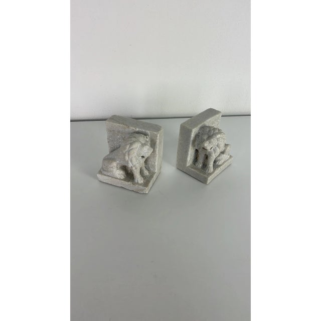Set of two mid-century Italian marble bookends, lions, 1950s. Good condition, minor signs of wear.
