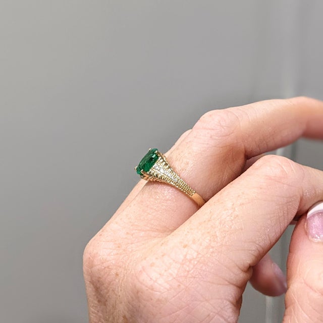 Green 1.5ct Emerald Ring with Earth Mined Diamonds in Solid 14k Yellow Gold Oval Size 6.75 For Sale - Image 8 of 8