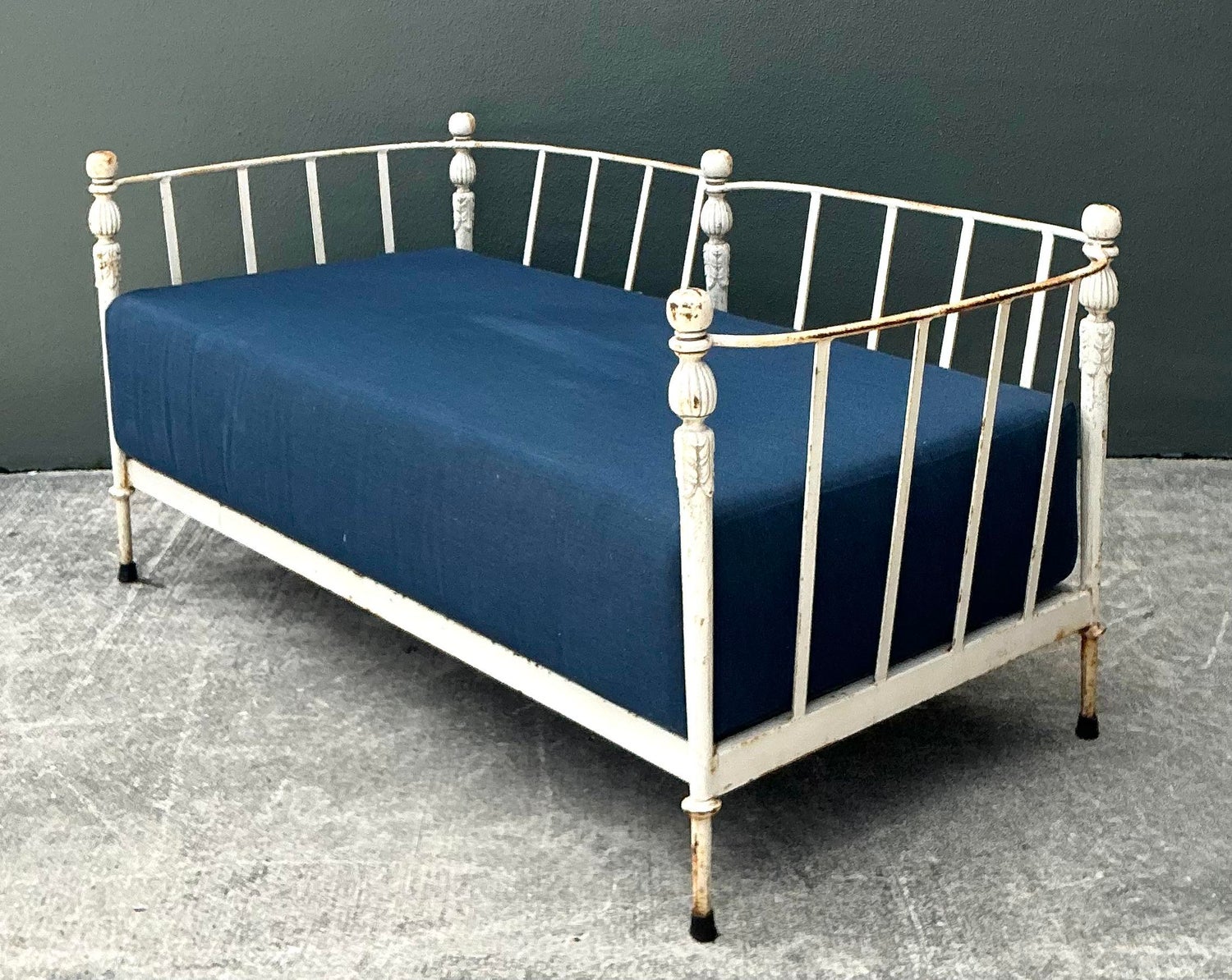 Vintage Michael Taylor “Montecito” Wrought Iron Loveseat - Detail view