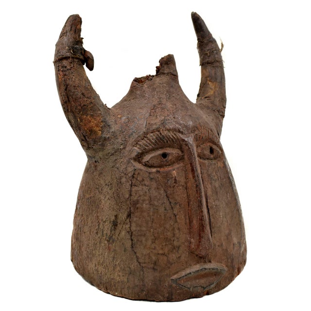 African Early 20th Century Senufo Helmet Mask with Horns Côte d'Ivoire For Sale - Image 3 of 6