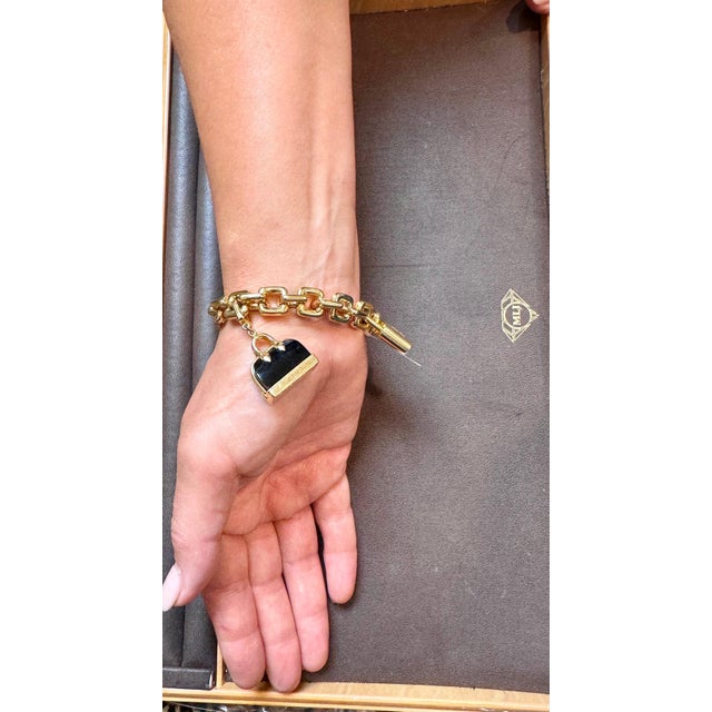 Louis Vuitton Padlock & Keys+ Two Bags Charm Yellow Gold Bracelet 125.7 Gm 18 KG For Sale - Image 13 of 18