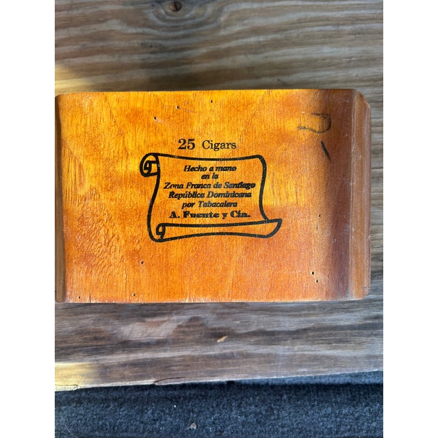 Art Deco Corona Dominican Cigar Box For Sale - Image 3 of 4