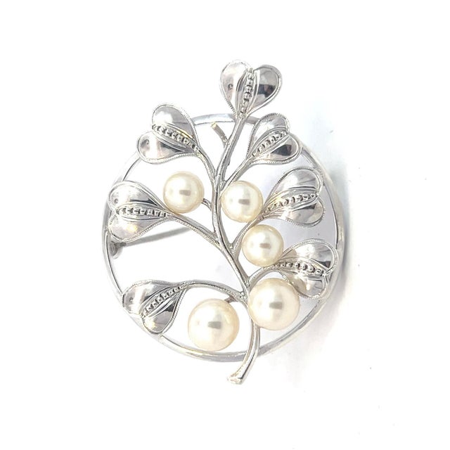 1990s Mikimoto Estate Akoya Pearl Circular Flower Brooch Pin Sterling Silver For Sale - Image 4 of 11