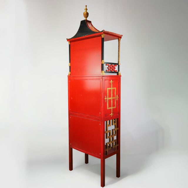 Pair of Vintage Louis XVI Style Chinoiserie Red Lacquer Display Cabinets For Sale In New York - Image 6 of 17