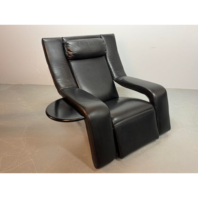 1960s Mid-Century Italian Kilkis Lounge Chair with Ottoman and Integrated Small Side Table in Black Leather by Ammaniti & Vitello for Brunati, Italy, 1960s For Sale - Image 5 of 17