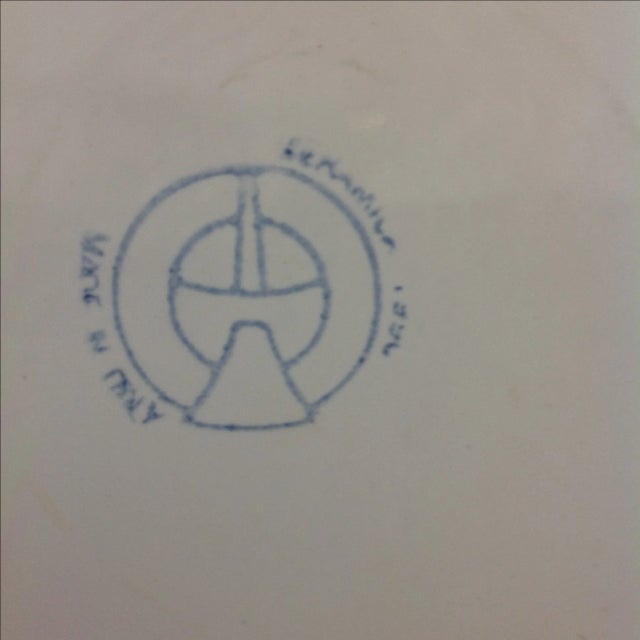 1990 Italian Deruta Pottery Charger Plates - Pair For Sale - Image 4 of 4