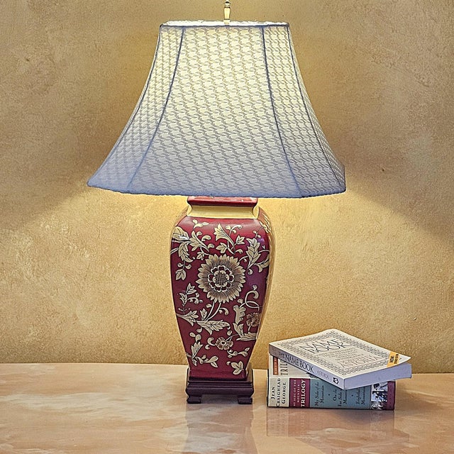 Vintage Chinoiserie Style Porcelain Table Lamp With Hand-Painted Floral Motif For Sale - Image 15 of 18