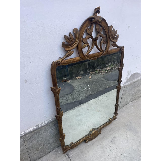Beautiful mirror from the mid-20th century, between 1940 and 1950. Original mirror with some signs of oxidation. Gilt wood...