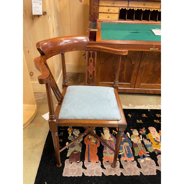 This is a beautiful 20th-century Brandt Georgian-style corner chair crafted from rich mahogany. The curved backrest with...