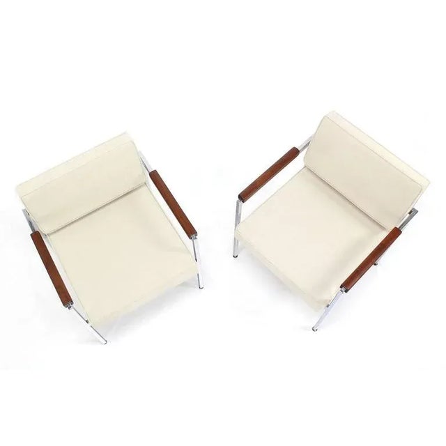 Pair of very nice design Mid-Century Modern chairs with new upholstery in style of M. Baughman.