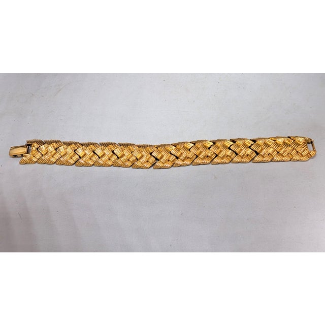 1990s Vintage 1990s Signed Napier Goldtone Articuled "Woven" Bracelet For Sale - Image 5 of 6