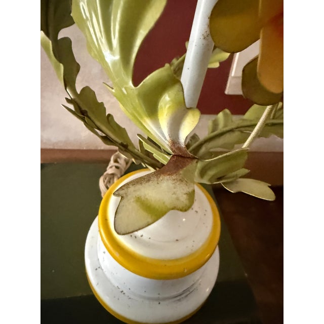 Burnt Orange Vintage Italian Style Tole Floral Table Lamp – Hand-Painted Metal For Sale - Image 8 of 12