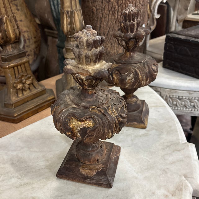 Pair of 18th Century Wood-Carved Italian Urns For Sale In Atlanta - Image 6 of 12