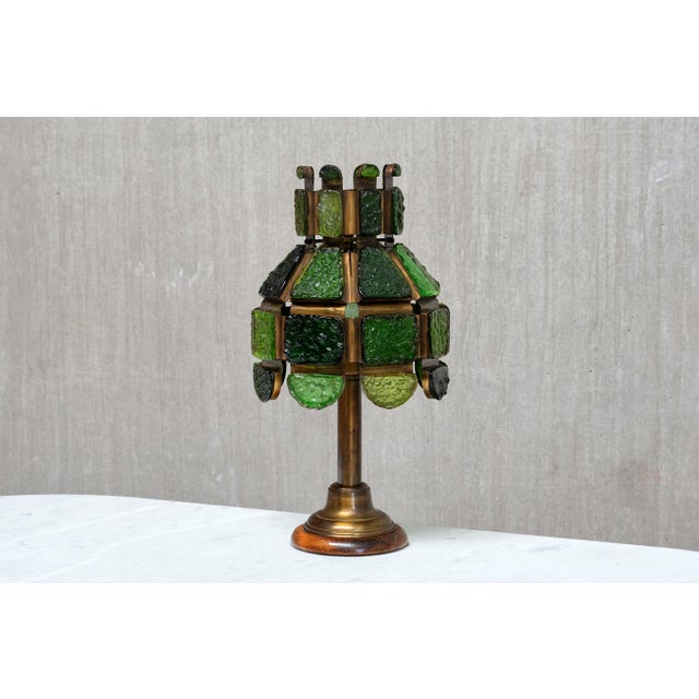 Brutalist Italian Green Dalle De Verre Glass Table Lamp in Brass and Oak, 1970s For Sale - Image 9 of 12