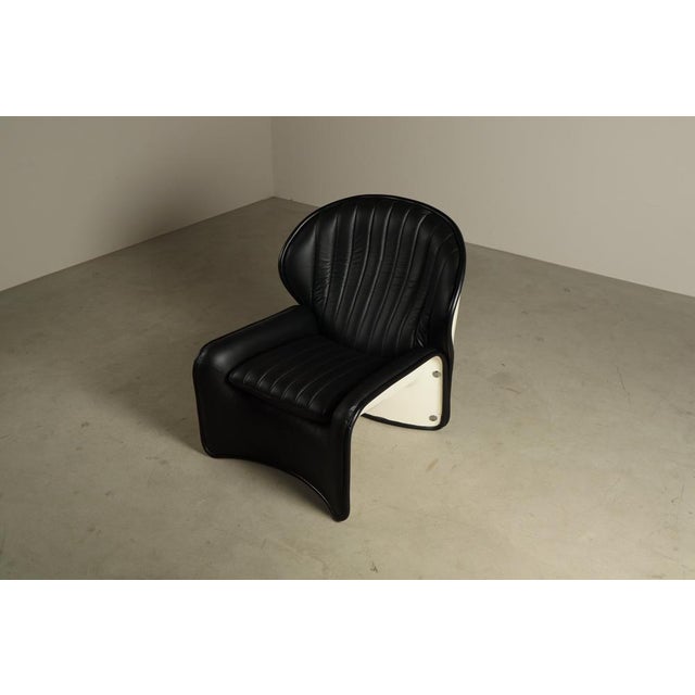 Lotus lounge chair by André Vandenbeuck for Strässle International, 1969 Switzerland. Fiberglass frame in very good...