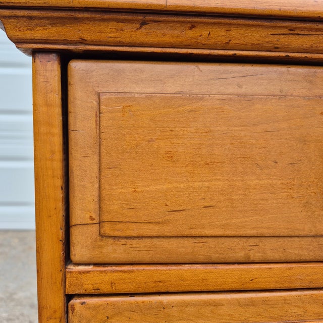 Early 20th Century American Solid Maple Two Over Two Chest of Drawers Dresser For Sale - Image 13 of 15