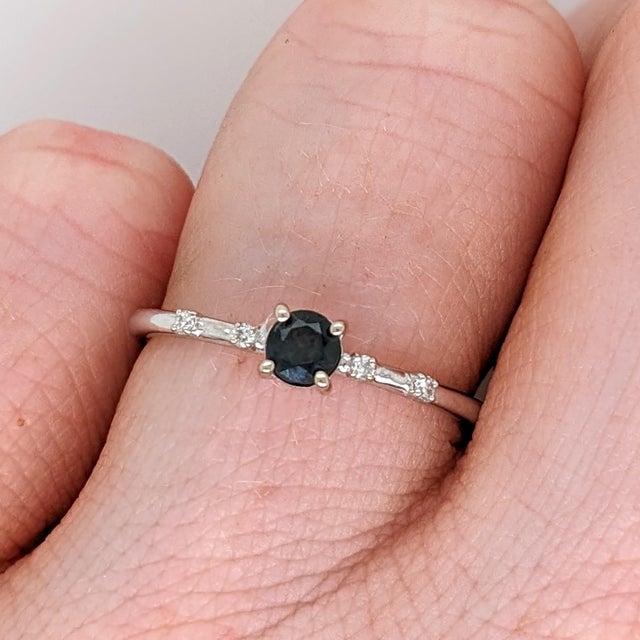 Contemporary Natural Alexandrite Ring w Natural Diamonds in Solid 14K White Gold Round 4mm For Sale - Image 3 of 9