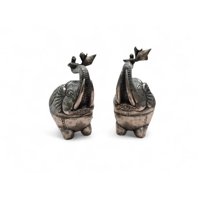 Antique Indian Silver Elephant Boxes with Floral Decoration, 1890, Set of 2 For Sale - Image 4 of 15