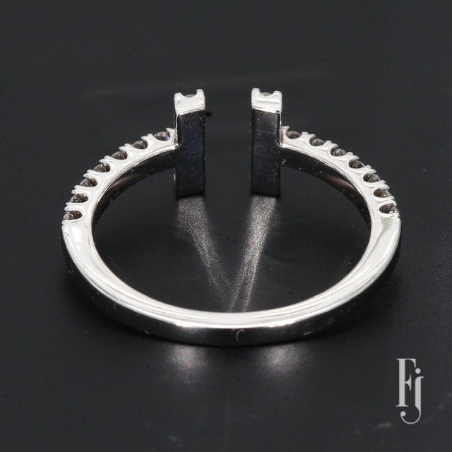 Contemporary 14k White Gold & Diamond Bypass Ring - Size 6.5 For Sale - Image 3 of 4