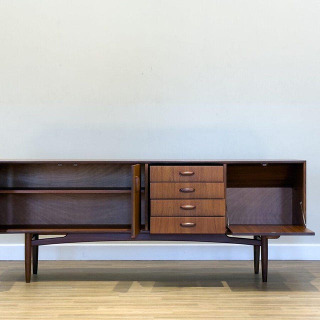 1960s Brasilia Sideboard in Teak by Victor Wilkins for G-Plan, 1960s For Sale - Image 5 of 17