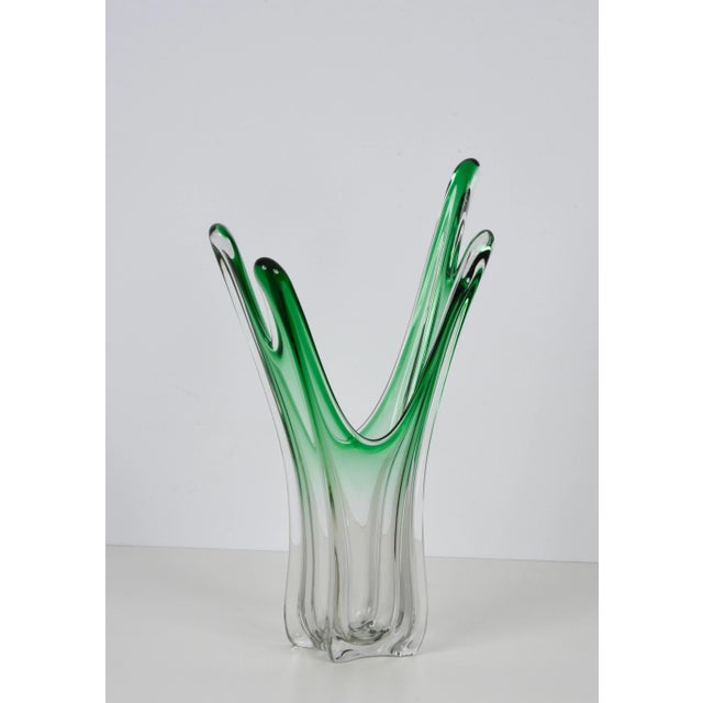 Mid-Century Italian Green Murano Glass Vase Attributed to Fratelli Toso, 1950s For Sale - Image 4 of 18