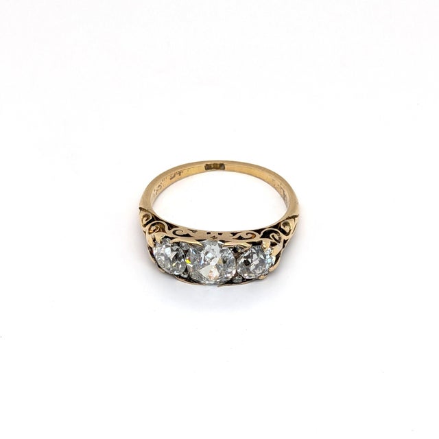 Vintage Old Mine Cut Diamond & 18k Yellow Gold Three-Stone Ring - Size 7.25 For Sale - Image 9 of 9