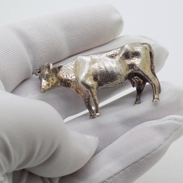 A substantial vintage miniature depicting a cow, handmade in Italy around the 1940s to 1950s in genuine Italian silver....