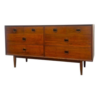 Vintage Mid Century Modern Style 8-Drawer Walnut Dresser Credenza. For Sale