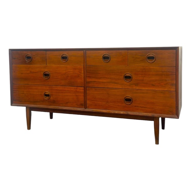 Vintage Mid Century Modern Style 8-Drawer Walnut Dresser Credenza. For Sale