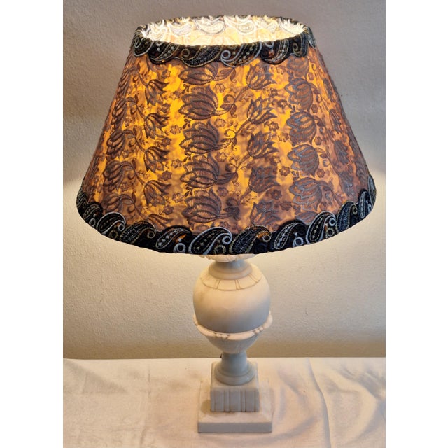 Vintage Italian Table Lamp with White-Veined Alabaster Base and Handmade Fabric Shade by Lamplove, 1970s For Sale - Image 3 of 10