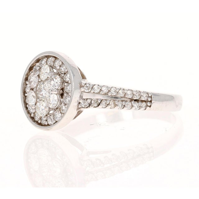 Modern Contemporary Natural Diamond 0.60 Carat White Gold Engagement Ring For Sale - Image 4 of 8